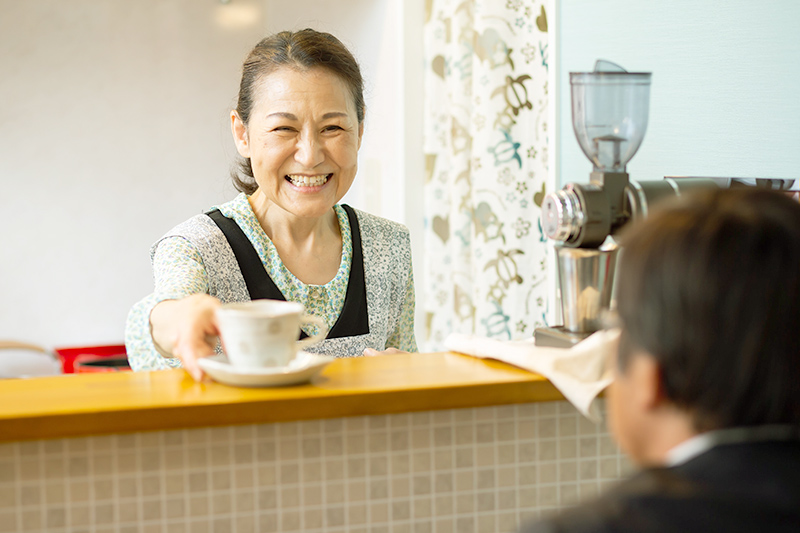 美味しいコーヒーの他、ランチメニューや軽食などもあります。